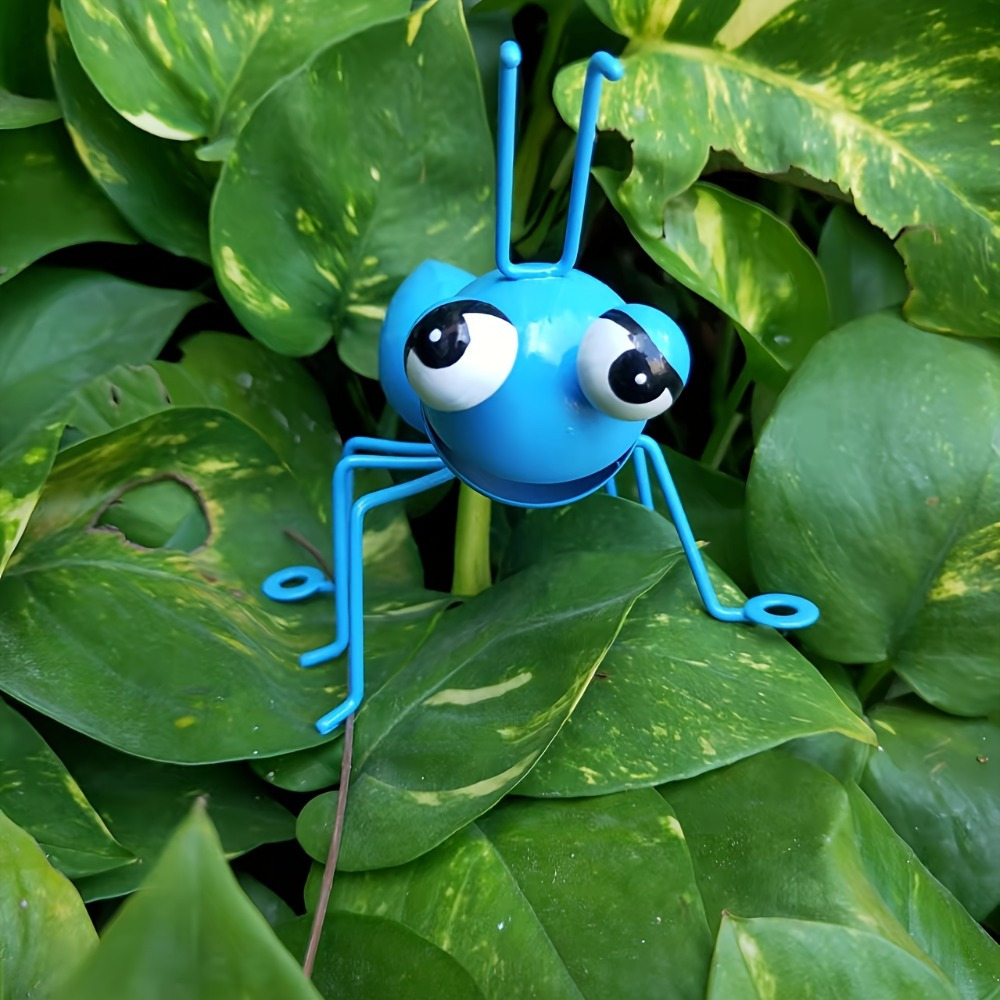 Garden Ant Sculptures 4-Pack – Rustic Iron Metal Yard Decor Figurines with Big Eyes, Halloween & Outdoor Patio Decoration, No Battery Needed