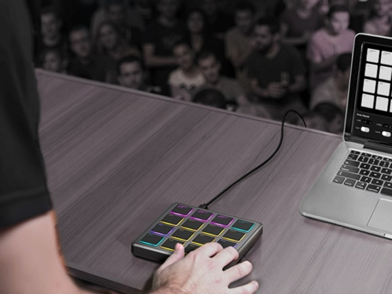 Donner Starrypad Mini MIDI Controller with 16 RGB Pads and Wireless detail image - detail view 18
