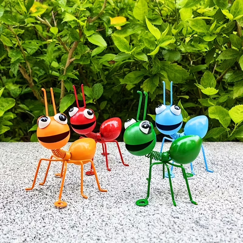 Garden Ant Sculptures 4-Pack – Rustic Iron Metal Yard Decor Figurines with Big Eyes, Halloween & Outdoor Patio Decoration, No Battery Needed