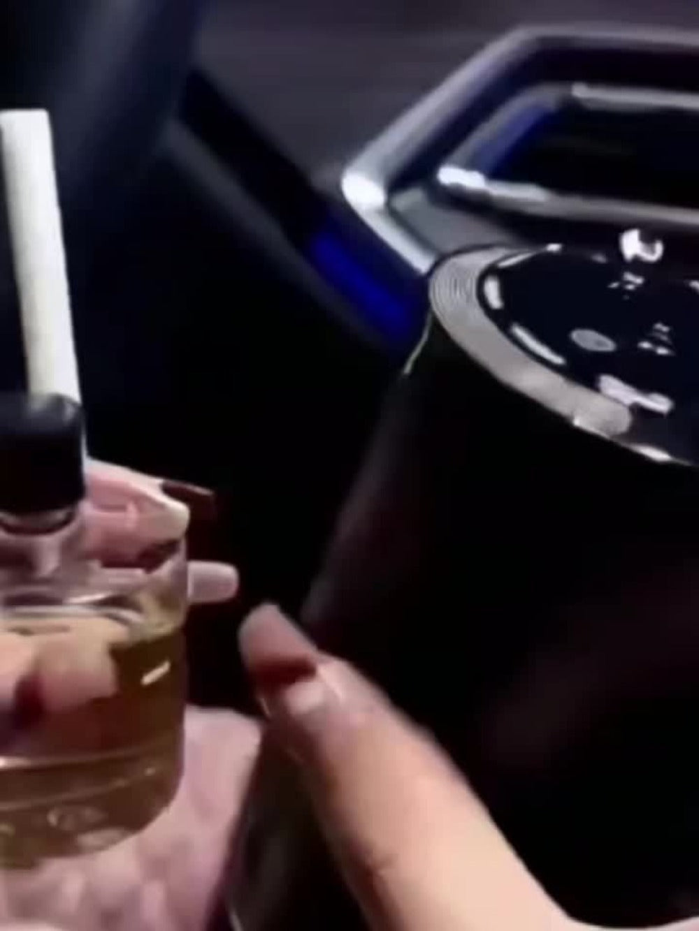 Car Aroma Diffuser – Smart In-Car Essential Oil Diffuser with Ambient RGB Light & Starlight Projection, Auto On/Off