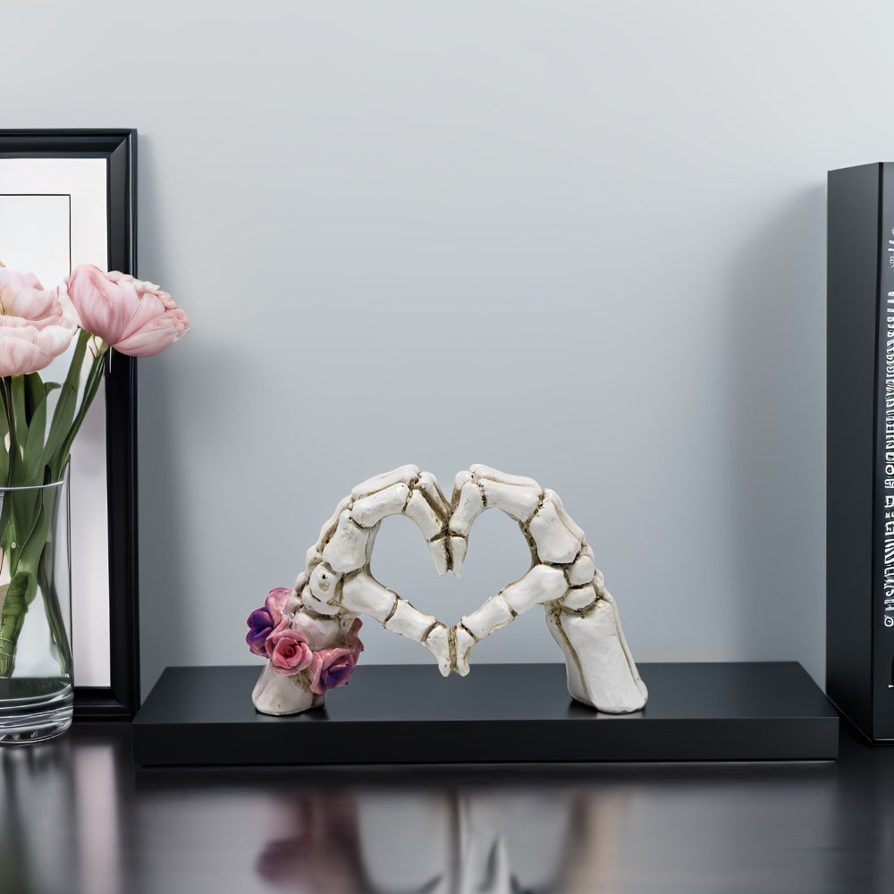 Skull Heart Hand Resin Statue – Gothic Desktop Decoration Modern Art Sculpture for Home Decor, Halloween Decor