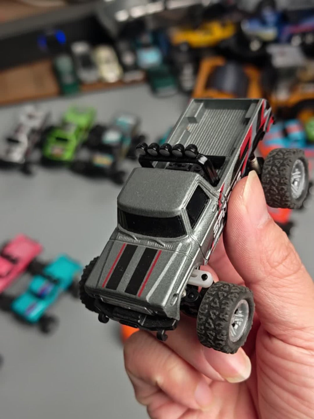 Mini Remote Control Pickup Truck with Detachable Trailer, Five Color Options and Spring Suspension
