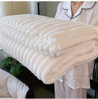 Fleece Blanket Double-Sided 3D Faux Rabbit Fur Throw – Ultra-Soft Thick 300-350g/m² for Home, Office, Travel & Camping