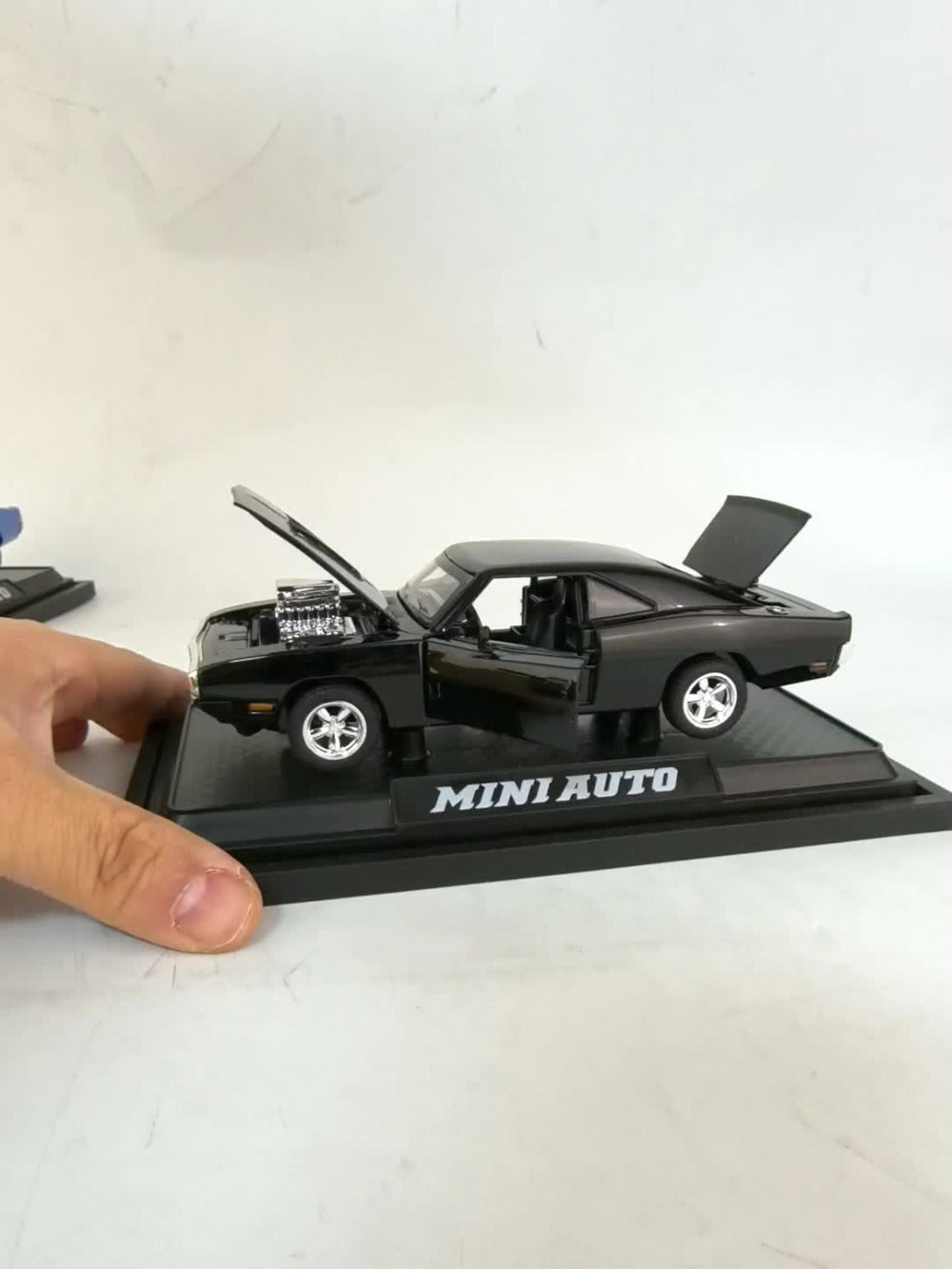 Dodge Challenger Diecast Model Car Zinc Alloy Collectible Static Replica, Highly Detailed Home & Office Decor