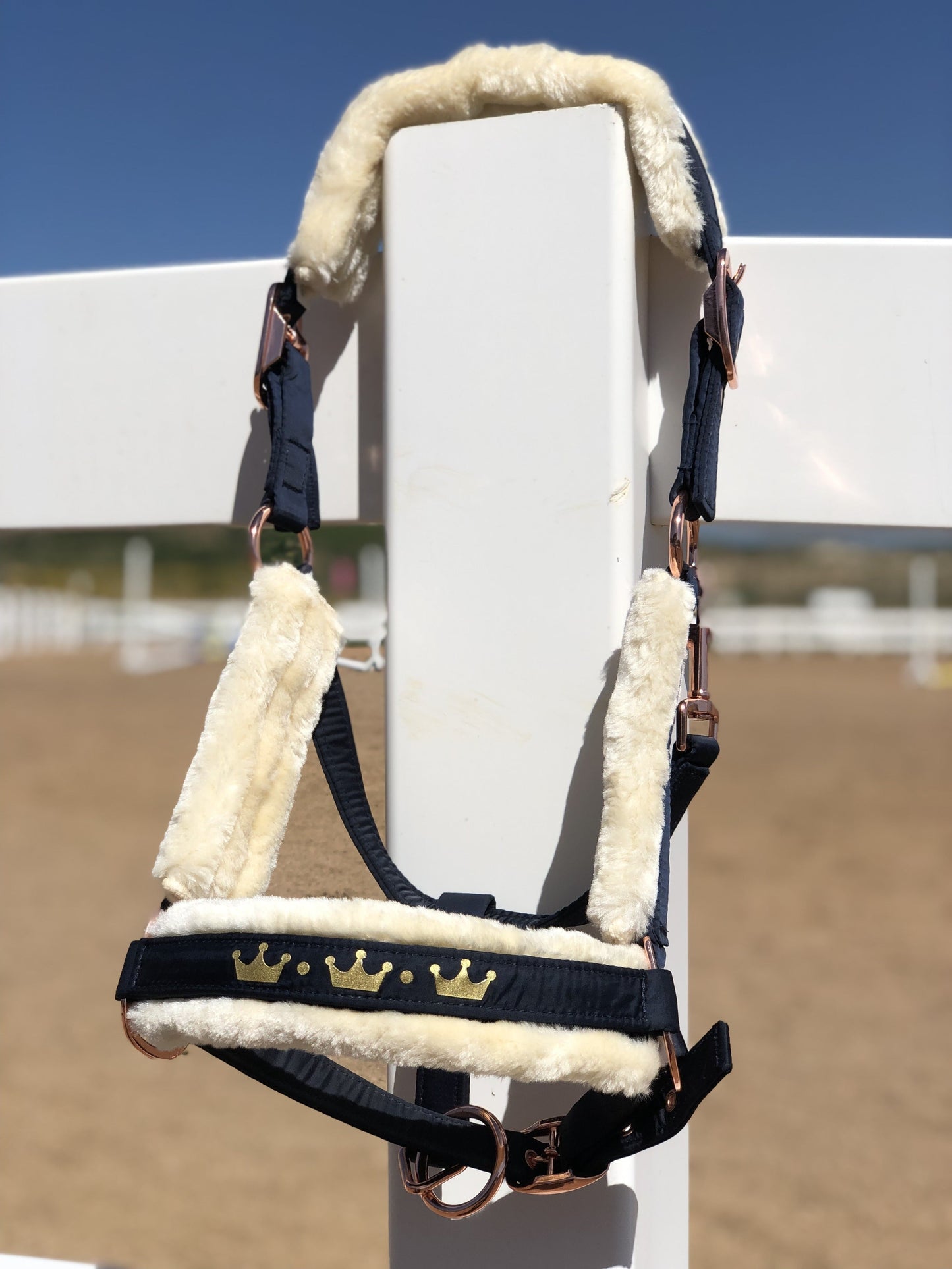 Horse Halter with Detachable Faux Fur Band & Glossy Buckle – Adjustable Head Collar for Horses, Available in 15 Colors & 3 Sizes FULL COB