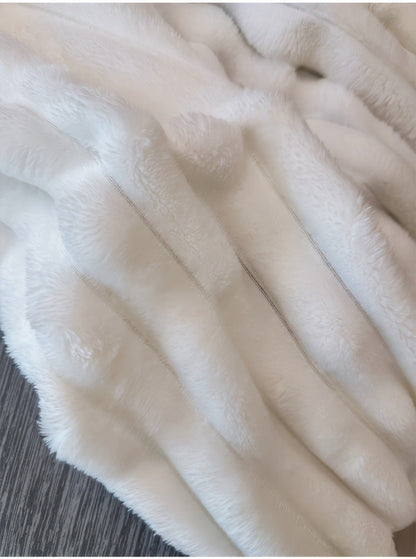 Fleece Blanket Double-Sided 3D Faux Rabbit Fur Throw – Ultra-Soft Thick 300-350g/m² for Home, Office, Travel & Camping