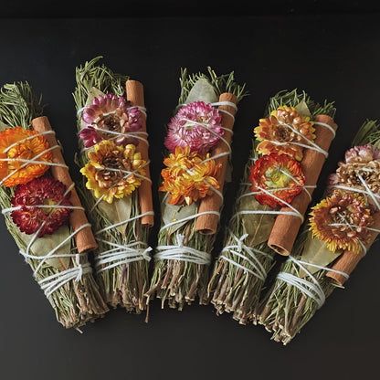 Rosemary Cinnamon Dried Flower Bundles 5pcs, Handmade Aromatic Home Decor Sticks with Bay Leaves & Daisies