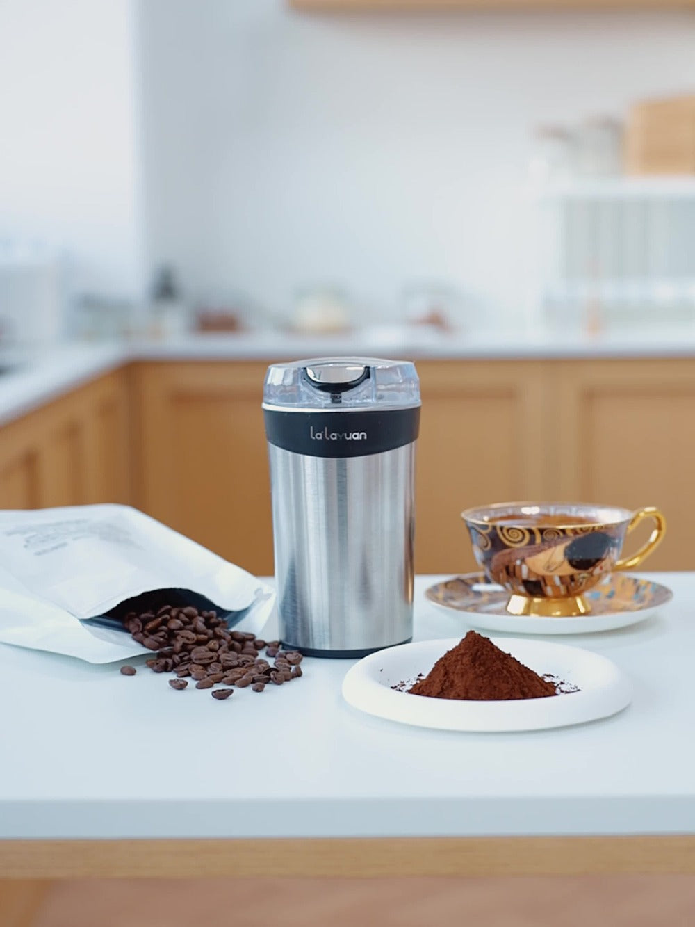 200W-Labeled Electric Coffee Grinder with Press-Lid Control, Two-Leaf Blade and Three Housing Options