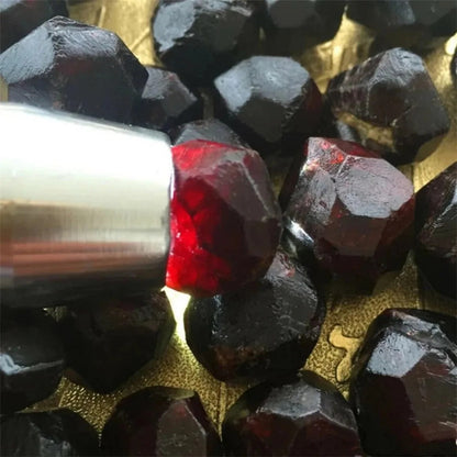 Natural Red Garnet Crystal Rough Stone, Raw Unpolished Mineral Specimen for Home Decor, Crystal Healing