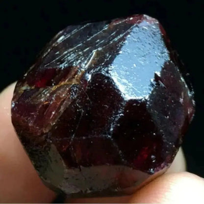 Natural Red Garnet Crystal Rough Stone, Raw Unpolished Mineral Specimen for Home Decor, Crystal Healing