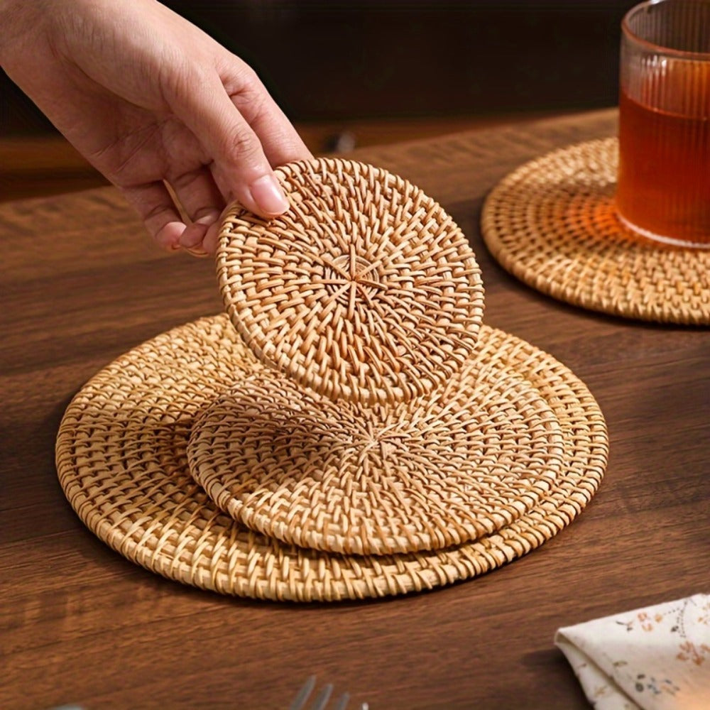 Rattan Woven Coasters Set of 6 Handcrafted Heat-Resistant Non-Slip Drink Mats Boho Table Decor for Kitchen Dining Room Coffee Table Tabletop