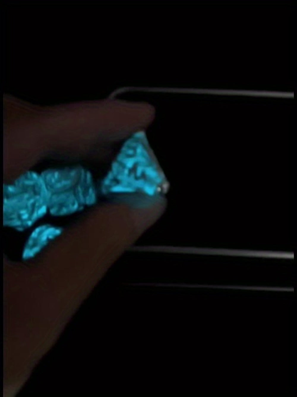Metal Skull Dice Set 7pcs Glow in the Dark, Hollow UV Fluorescent Polyhedral DnD RPG Dice for Dungeon Masters
