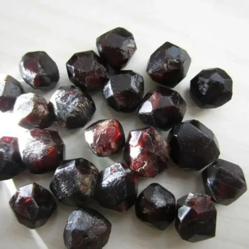 Natural Red Garnet Crystal Rough Stone, Raw Unpolished Mineral Specimen for Home Decor, Crystal Healing