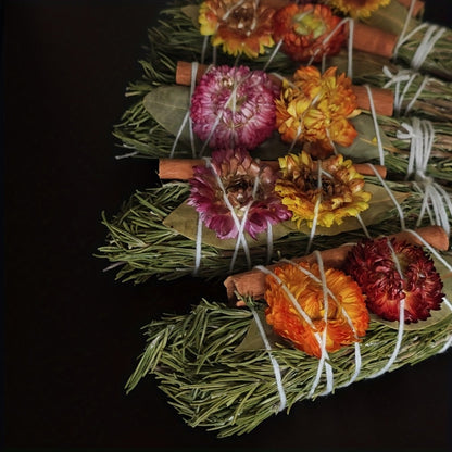 Rosemary Cinnamon Dried Flower Bundles 5pcs, Handmade Aromatic Home Decor Sticks with Bay Leaves & Daisies
