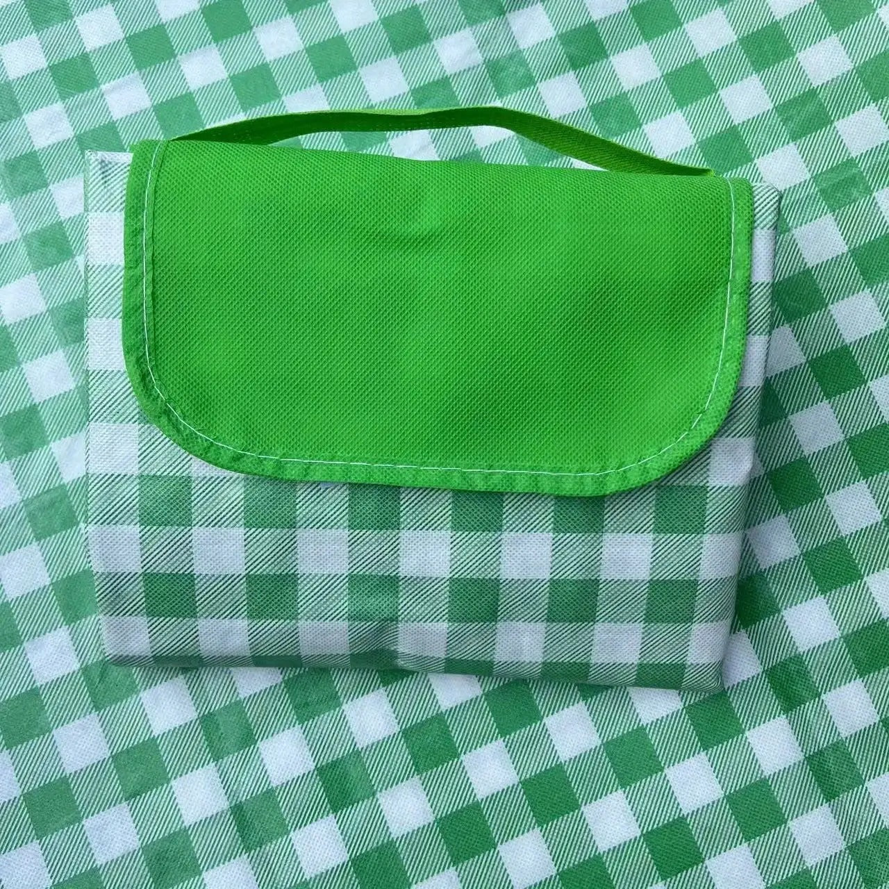 200 x 200cm Picnic Blanket in Yellow and White Plaid with Integrated Folding Flap and Carry Handle