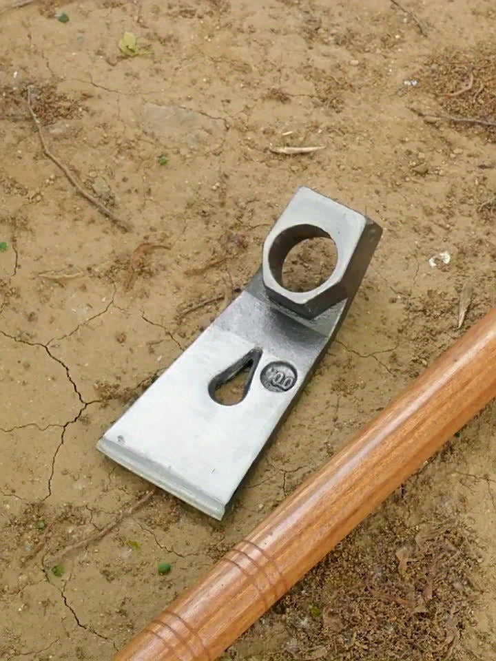 Carbon Steel-Labeled Garden Hoe with Rectangular Head and Head-Only or Wooden-Handle Package Options
