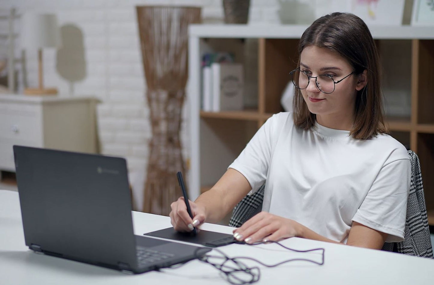 Drawing Tablet XENX 8192 Pressure Levels Battery-Free Stylus 5080 LPI 266 PPS 2 Programmable for an Everyday Personal Care Routine
