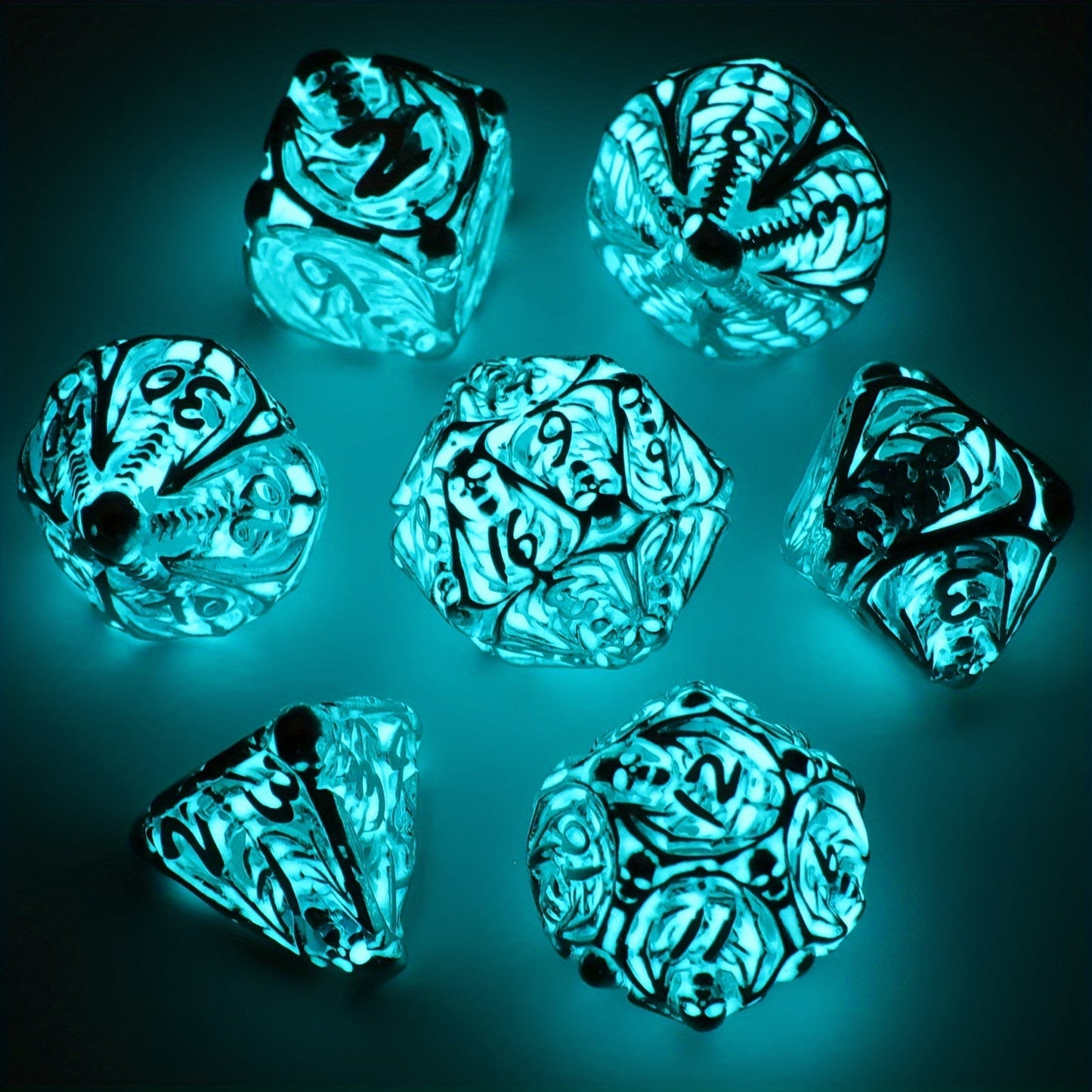 Metal Skull Dice Set 7pcs Glow in the Dark, Hollow UV Fluorescent Polyhedral DnD RPG Dice for Dungeon Masters
