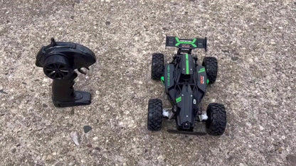 Remote Control Car, 1:18 Scale SUV with 15KM/H Source Speed, 2.4GHz Control, USB Charging and Large Tires