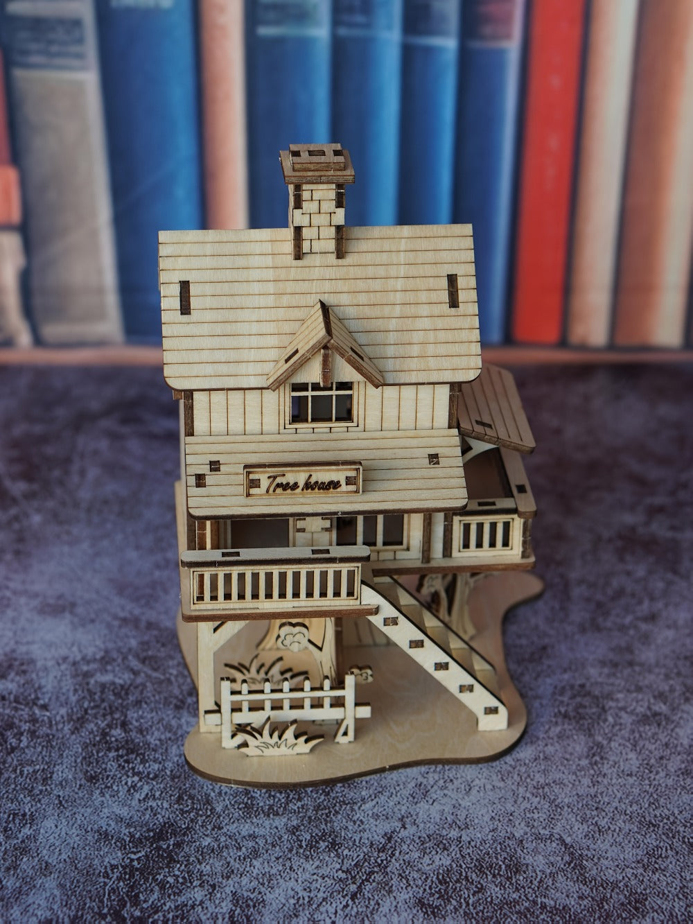 3D Wooden Tree House Puzzle Model Kit with 17 x 12.5 x 11.5 cm Display Size and Detailed Cabin Architecture