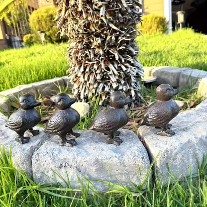 Garden Duck Statue Cast Iron Outdoor Lawn Ornament Rustic Farmhouse Metal Sculpture Mother Duck Ducklings Yard Decor Multiple Styles