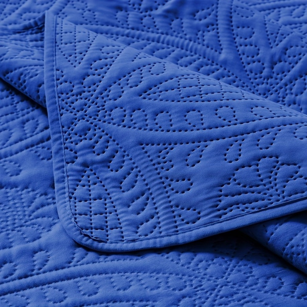 Coin-Pattern Quilted Coverlet Set with Pillowcases, Twin to King Sizes and Ten Color Choices