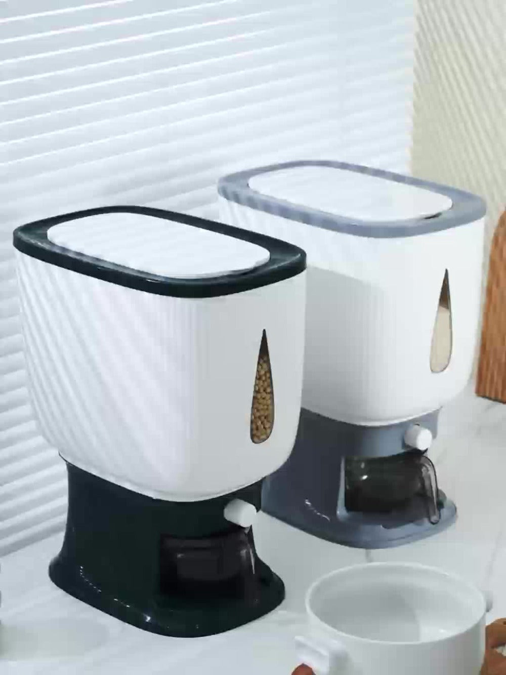 Rice Dispenser with Measuring Cup, Large 6-Chamber Sealed Grain Storage Container, Transparent Window