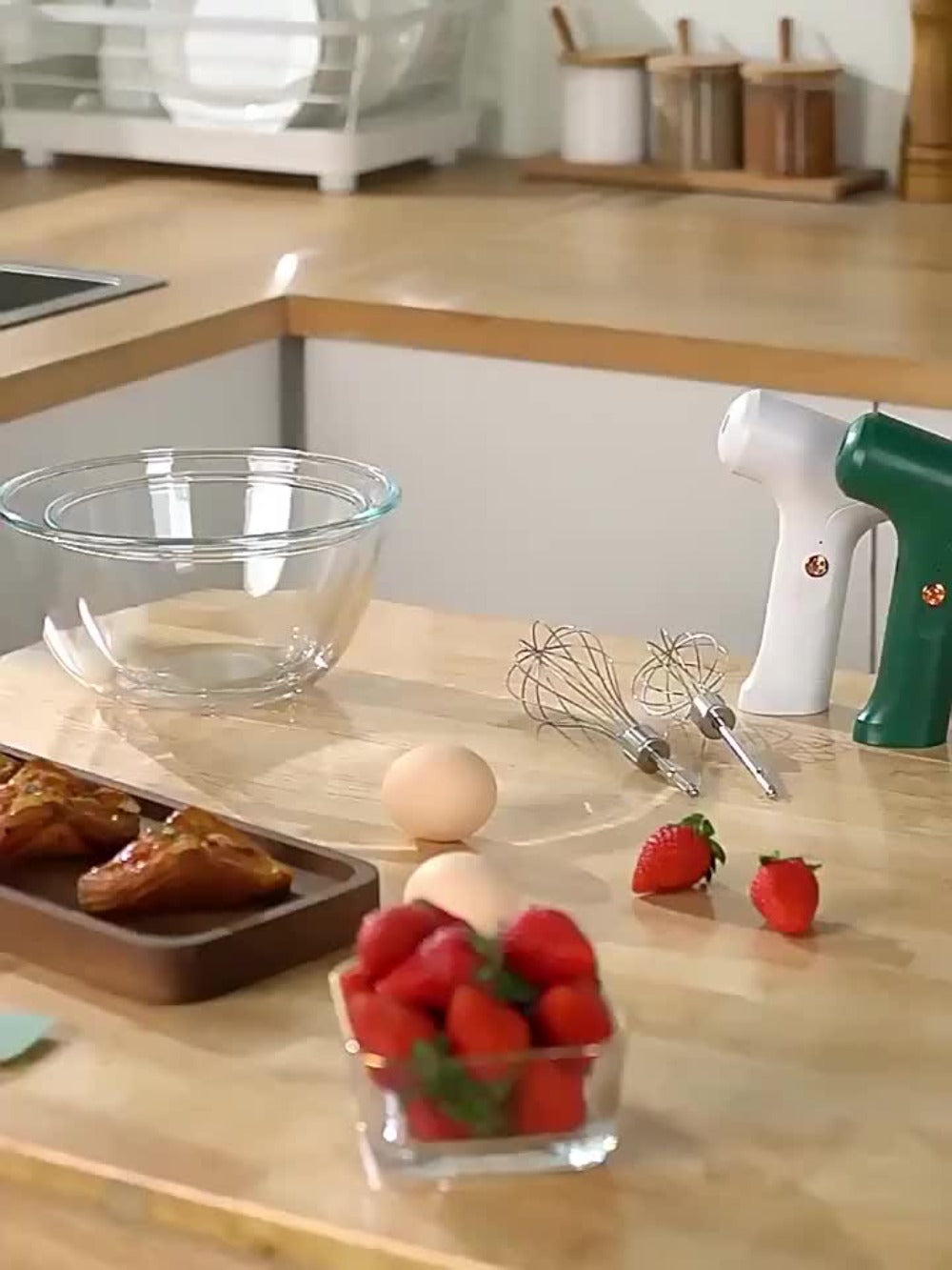 Cordless Electric Hand Mixer Mini USB Rechargeable Whisk Beater 1500RPM for Whipping Cream for Home Cooking, Dining and Outdoor Meals