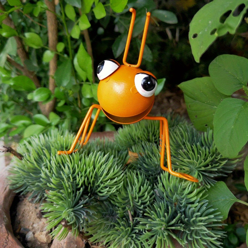 Garden Ant Sculptures 4-Pack – Rustic Iron Metal Yard Decor Figurines with Big Eyes, Halloween & Outdoor Patio Decoration, No Battery Needed
