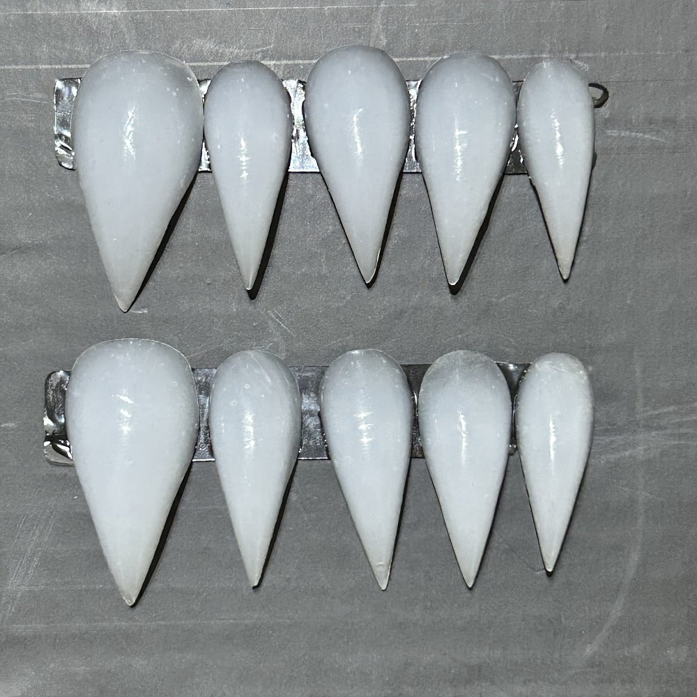 Press On Nails 10-Piece Cream Cat-Paw Set with Handmade 3D Design, Soft Matte or Glossy Finish