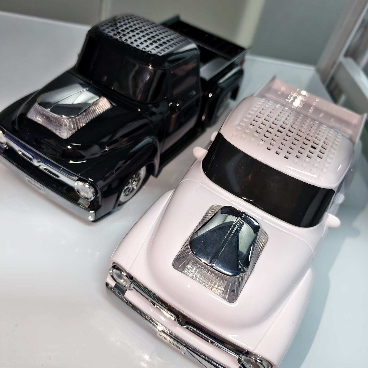 Portable Bluetooth Speaker Car-Shaped Model with TWS, USB, FM, TF, AUX and Seven Color Packs