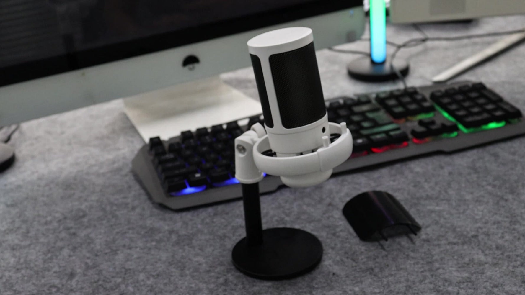 USB RGB Condenser Microphone with Gain, Touch Mute and Monitoring detail image - detail view 11